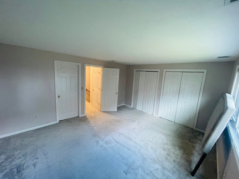 Building Photo - 19 Oak Ridge Dr