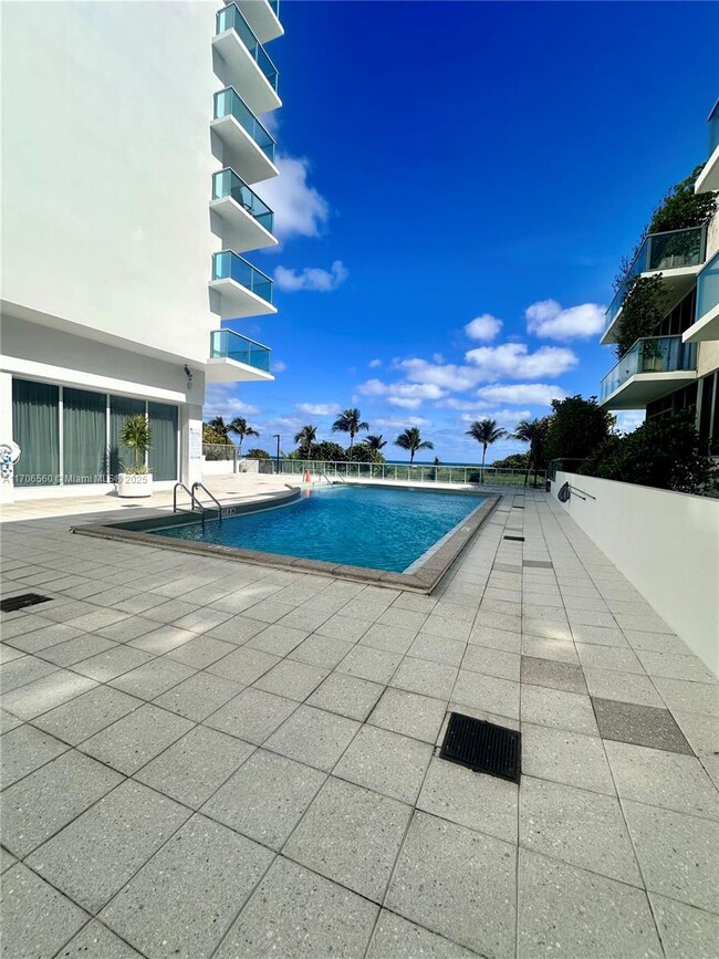 Building Photo - 9511 Collins Ave