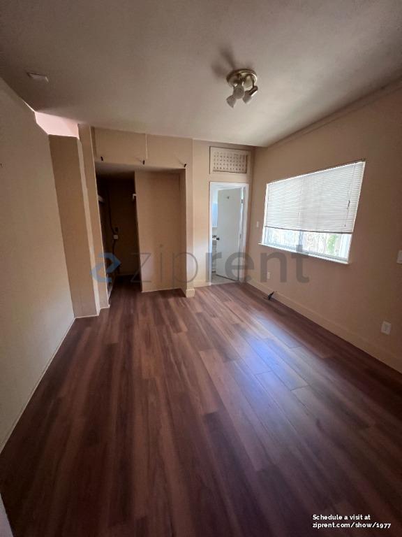 Building Photo - 10609 Creston Dr