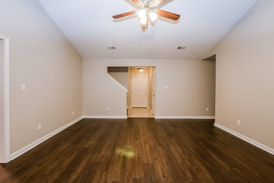 Building Photo - 6356 White Hawk Ln