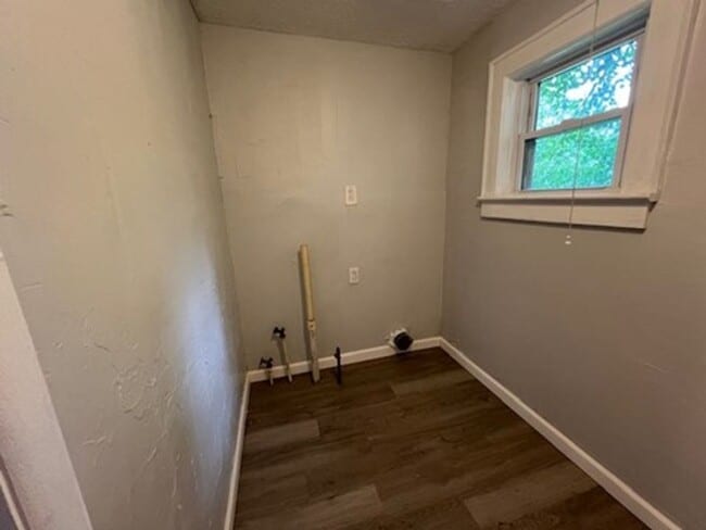 Building Photo - Charming 3 bedroom house