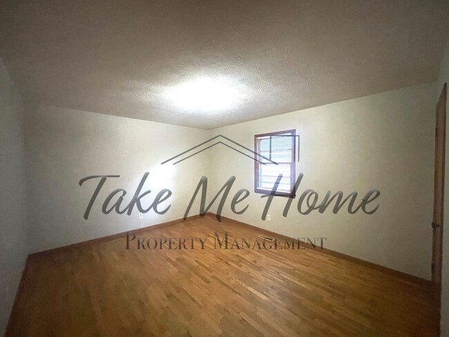 Building Photo - 2 Bedroom in East Springfield