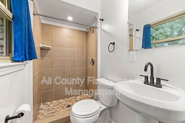 Building Photo - 2461 Fontaine Cir