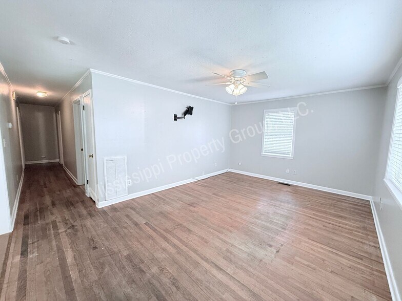 Building Photo - 1203 S 14th St
