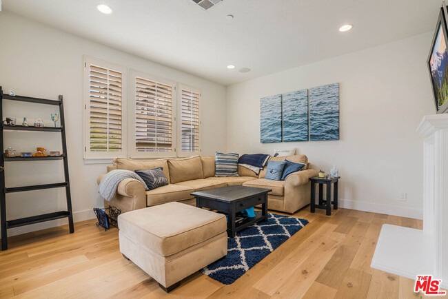 Building Photo - 5701 Kiyot Way