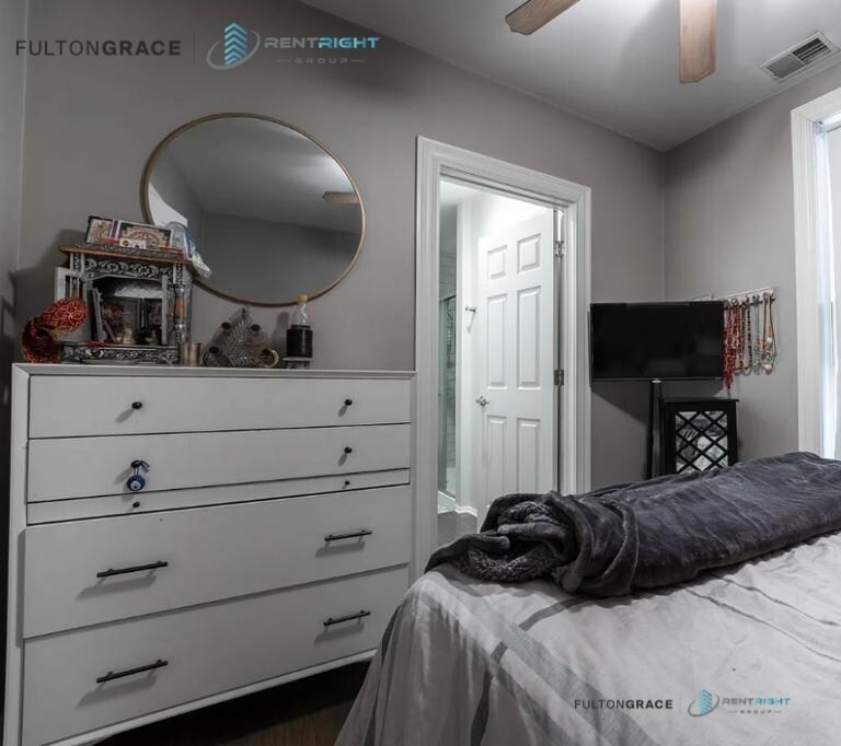 Building Photo - 2651 W Armitage Ave