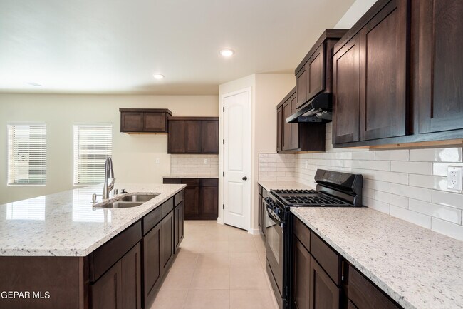 Building Photo - 11472 VAN NUYS Dr