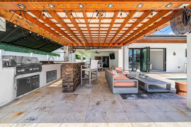 Building Photo - 740 NE 36th St