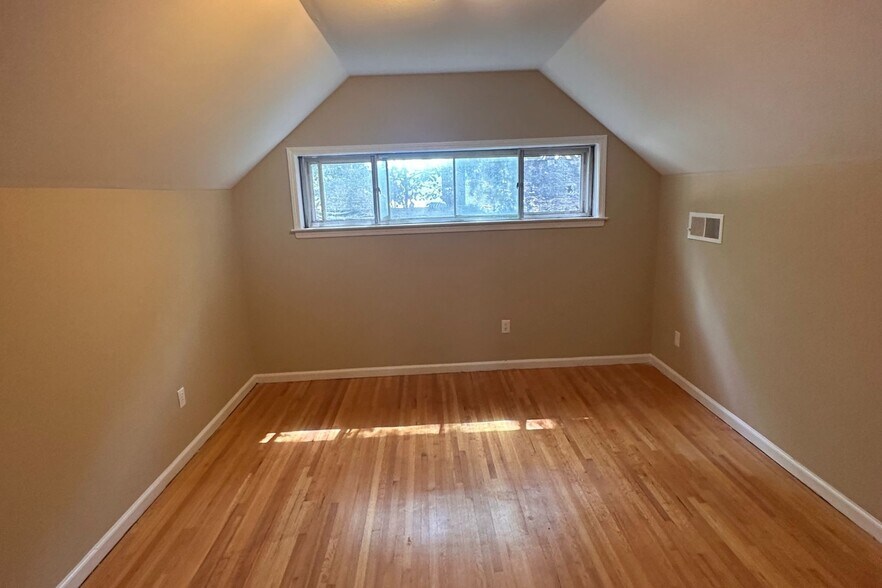 Building Photo - 3065 Egan Dr