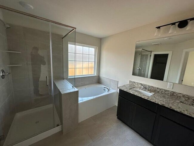 Building Photo - New Build in China Spring