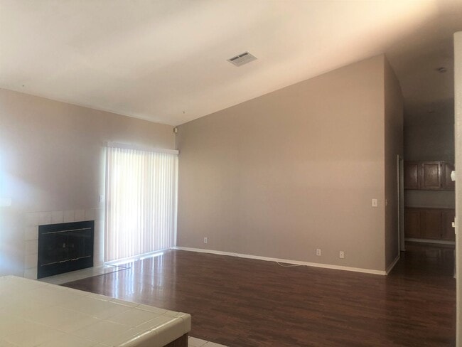 Building Photo - Available Now! Desired Location PLUS a Sparkling Pool!!!!