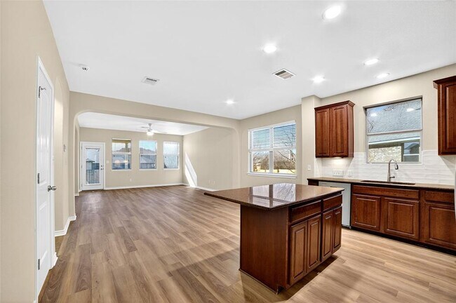 Building Photo - 1090 Sussex Way