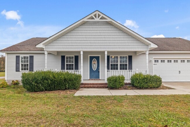 Building Photo - 3 Bedroom 2 Bathroom Home