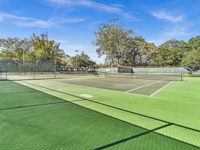 Building Photo - 9340 Lagoon Pl