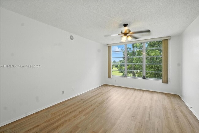 Building Photo - 3850 Oaks Clubhouse Dr