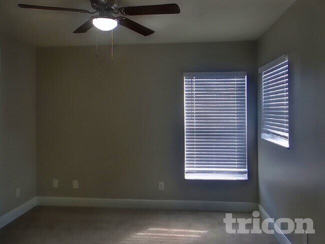 Building Photo - 1936 W Chestnut St