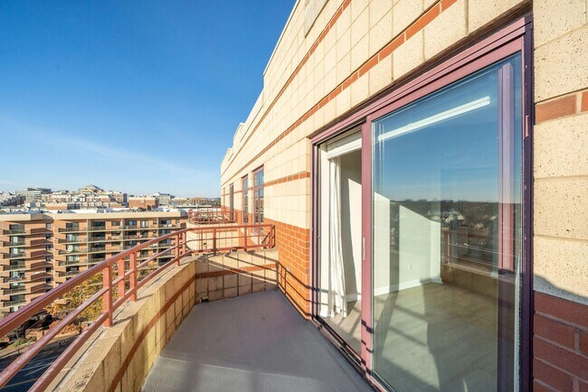 Building Photo - 2400 Clarendon Blvd