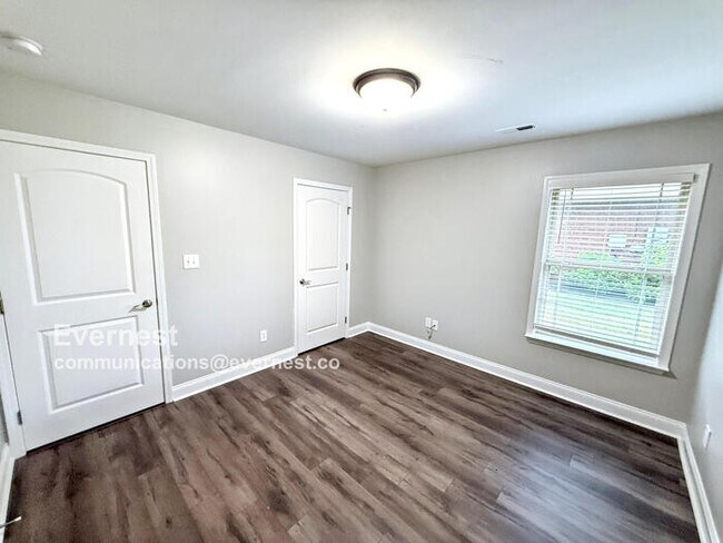 Building Photo - 24752 Rolling Vista Dr