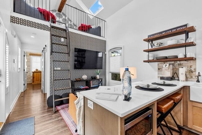 Building Photo - 192 Breakspear Ln