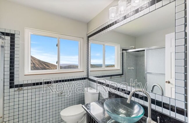 Building Photo - 1005 Kalahu Pl