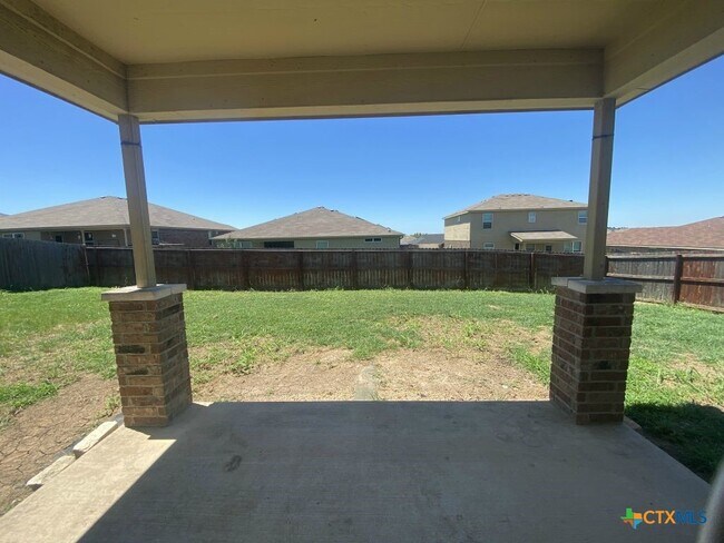 Building Photo - 2708 Hector Dr