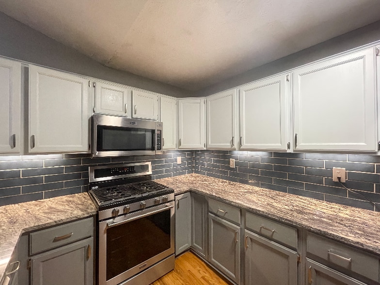 Building Photo - 645 Clearwater Pl