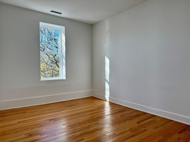 Building Photo - 177 Chestnut St