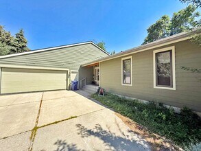 Building Photo - Private and Quiet Six Bedroom Home on 1 Acre, Southside Bozeman