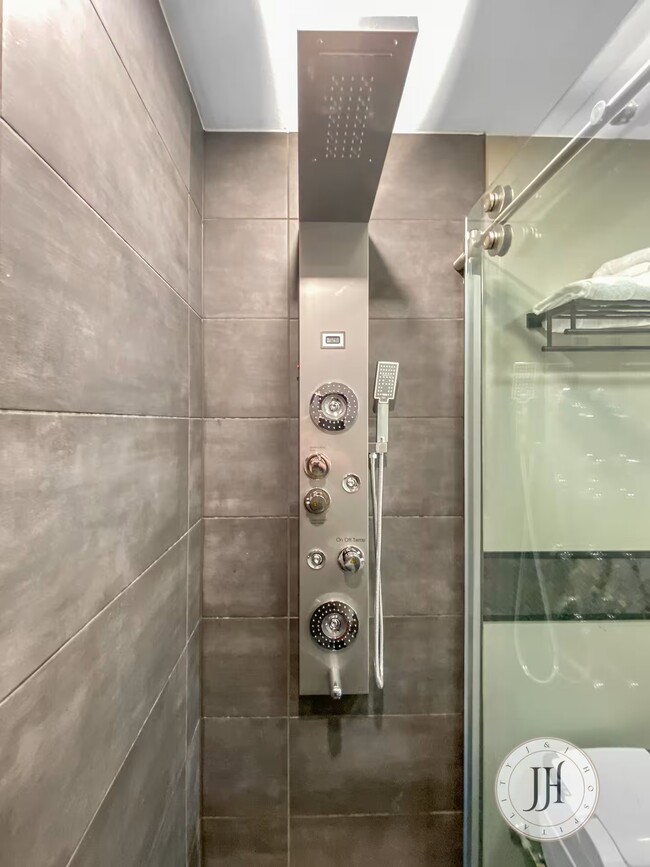 Building Photo - 5011 Charmwood Dr