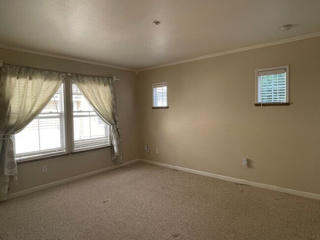 Building Photo - Clean, Classic Contemporary 3 Bedroom + 2 Bath Townhouse Style Home Near Downtown Campbell & Will...