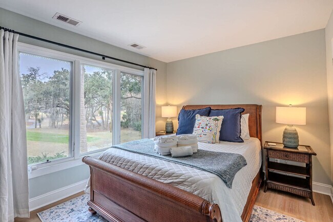 Building Photo - 8 Heath Dr