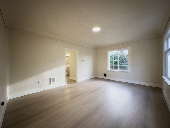 Building Photo - 4Bd/2BA Seattle House