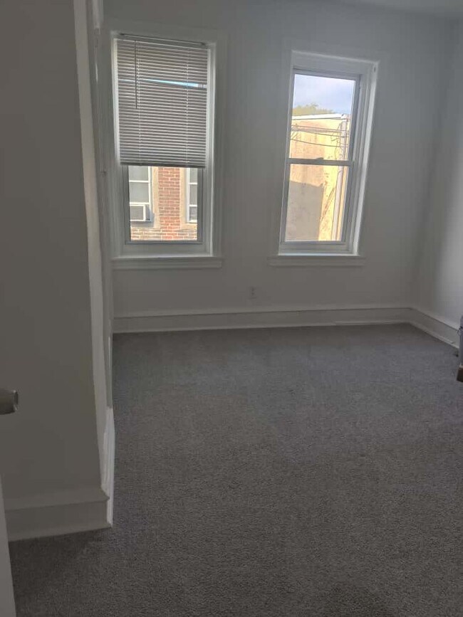 Building Photo - 142 N 54th St