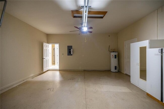 Building Photo - 5438 SW 49th Ave