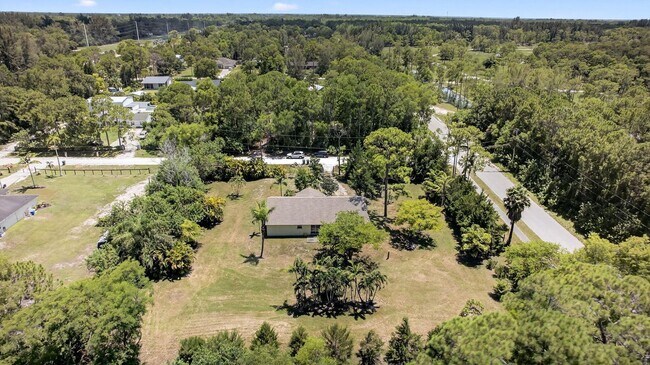 Building Photo - 16971 Mayfair Dr E