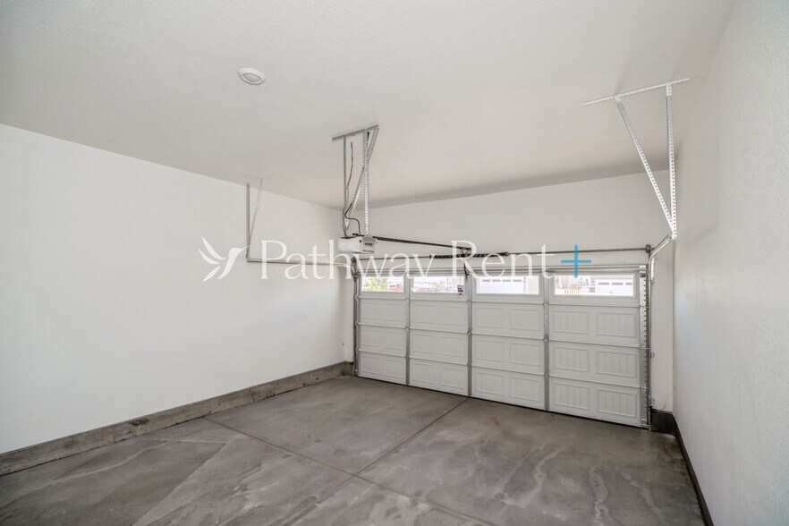 Building Photo - 9464 Yampa St