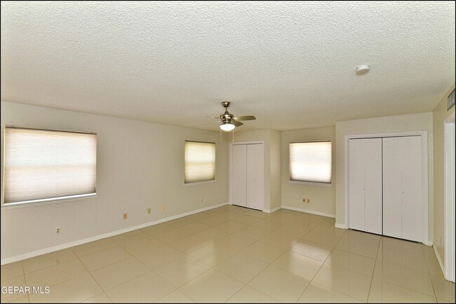Building Photo - 529 Castlerock Ln