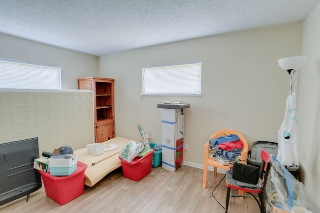 Building Photo - 3086 Bluebrook Dr