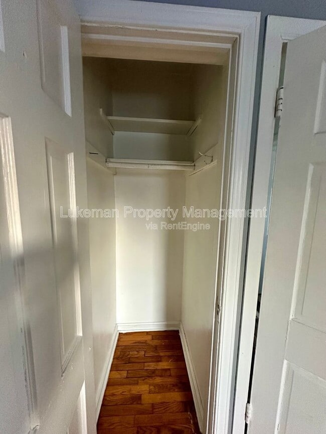 Building Photo - 1410 Oak St