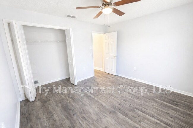 Building Photo - 10449 Mayflower Rd