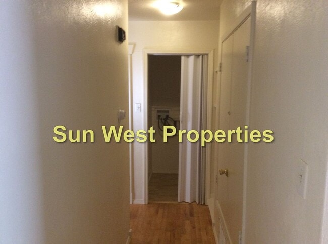 Building Photo - 2 Bed, 1 Bath, Duplex In Aztec