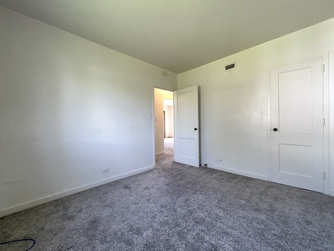 Building Photo - 2027 Ogilby Rd