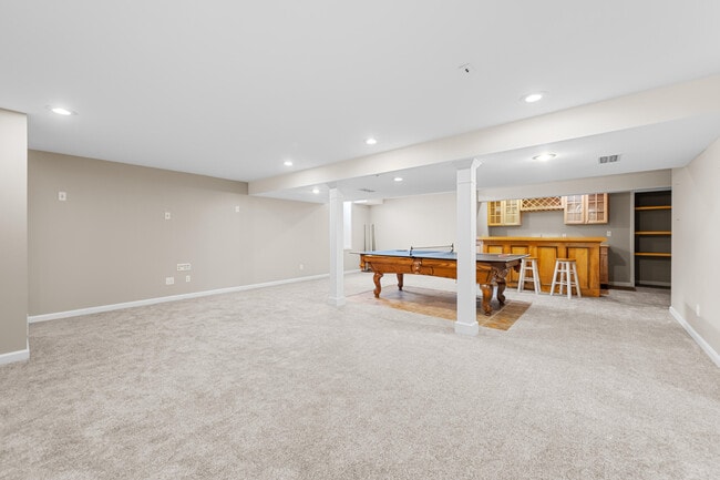 Building Photo - 47643 Ashford Dr S