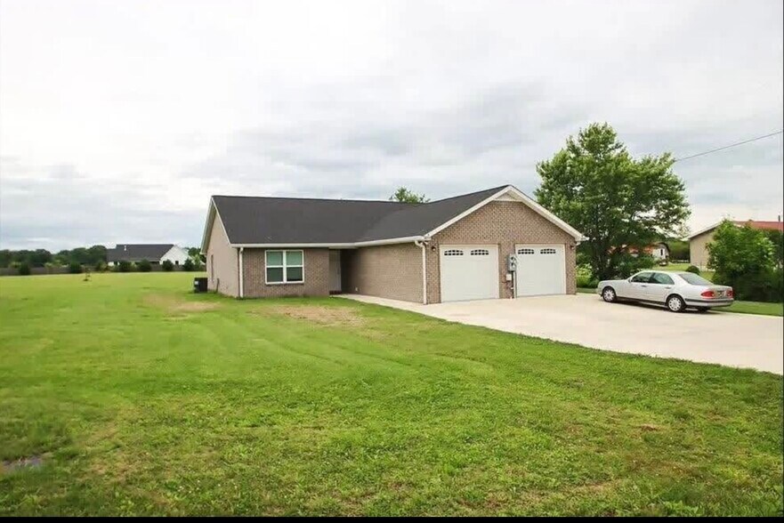 Building Photo - 3811 McBroom Chapel Rd