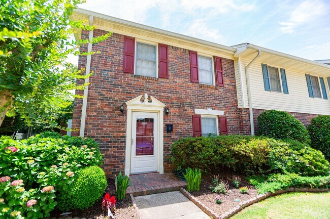 Building Photo - 2bd Townhome in the Heart of Tucker