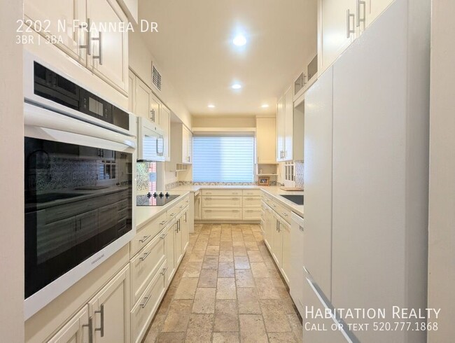 Building Photo - 2202 N Frannea Dr