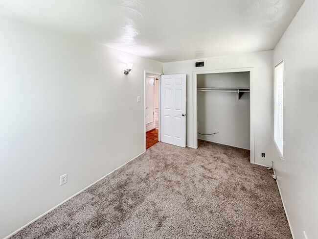 Building Photo - Charming Updated Home in Prime Irving Loca...