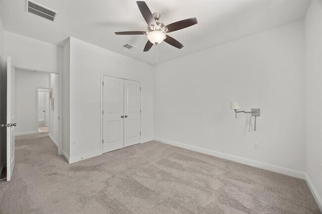 Building Photo - 5305 Mandevilla Dr