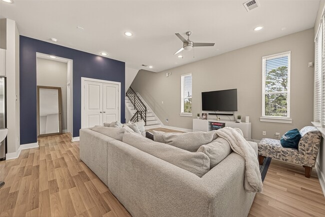 Building Photo - 6744 Del Rio St