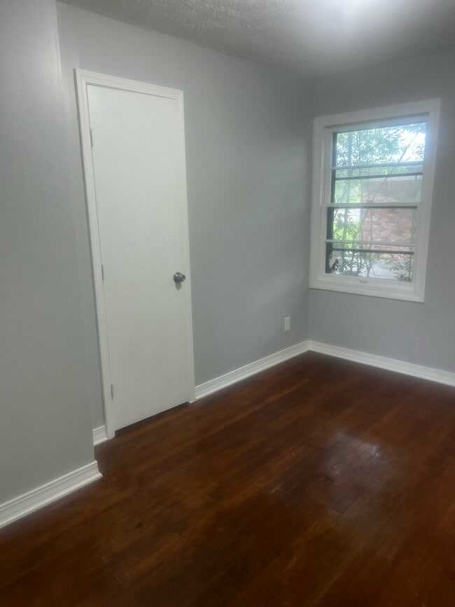 Building Photo - 408 S Foster Dr